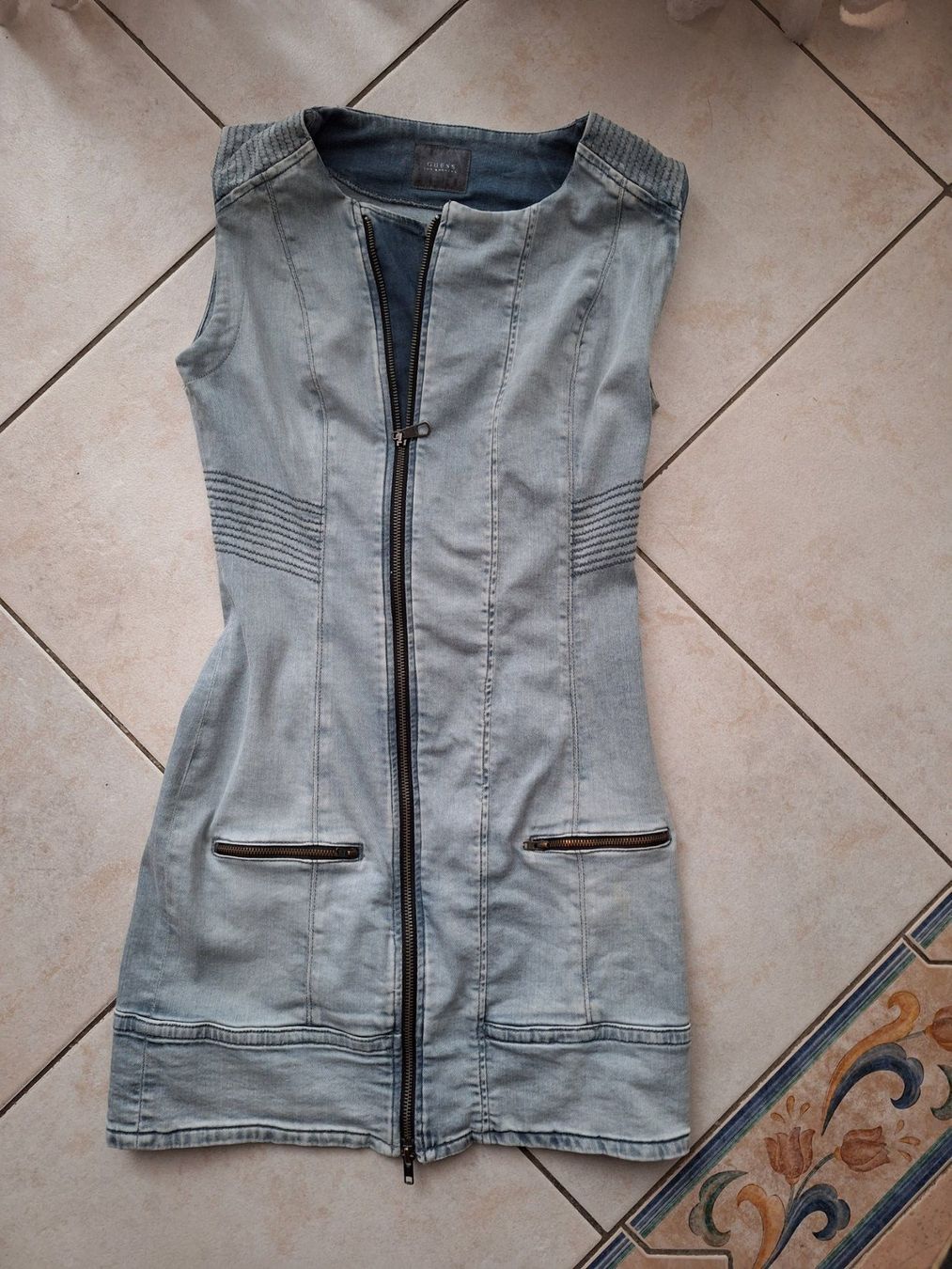 Guess Vestiti: Robe Guess Los Angeles M – Nuovo (secondo la descrizione) da St-Triphon venduto da Jldr0 3
