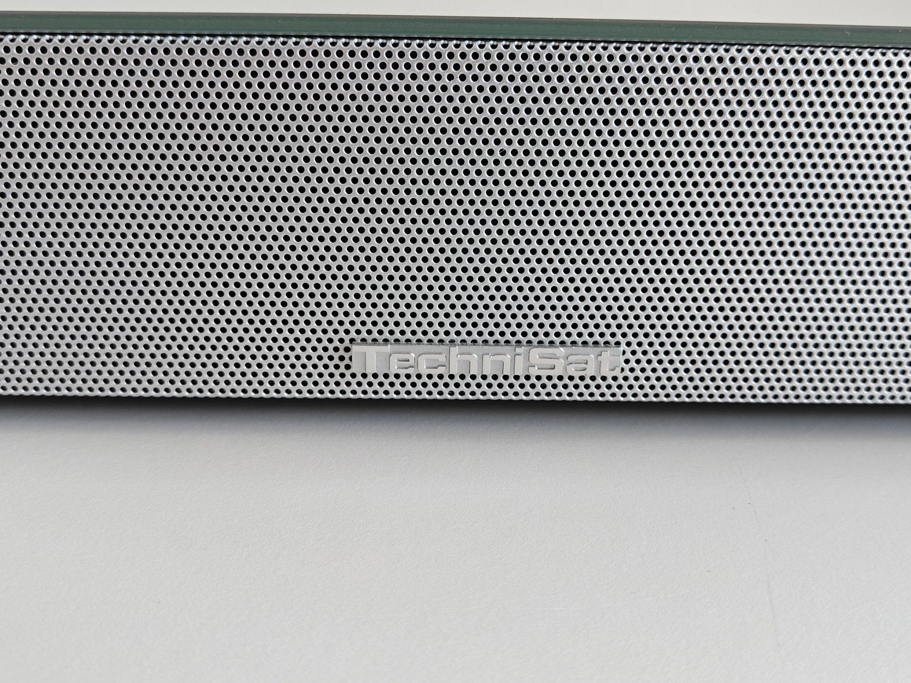 Home Cinema: TechniSat AudioMaster BT - Soundbase Silber Glas - 2010 – Usato da Birr venduto da DisDas 1