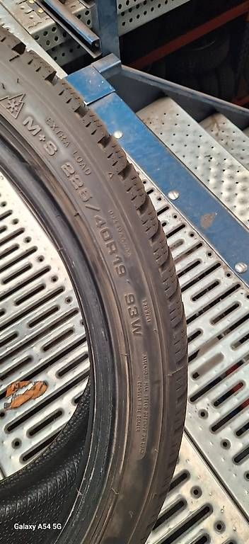 Sonstiges Schreiben & Zeichnen: Gomme invernali Dunlop 225/40/19 – Gebraucht aus Genestrerio von JohnCarley