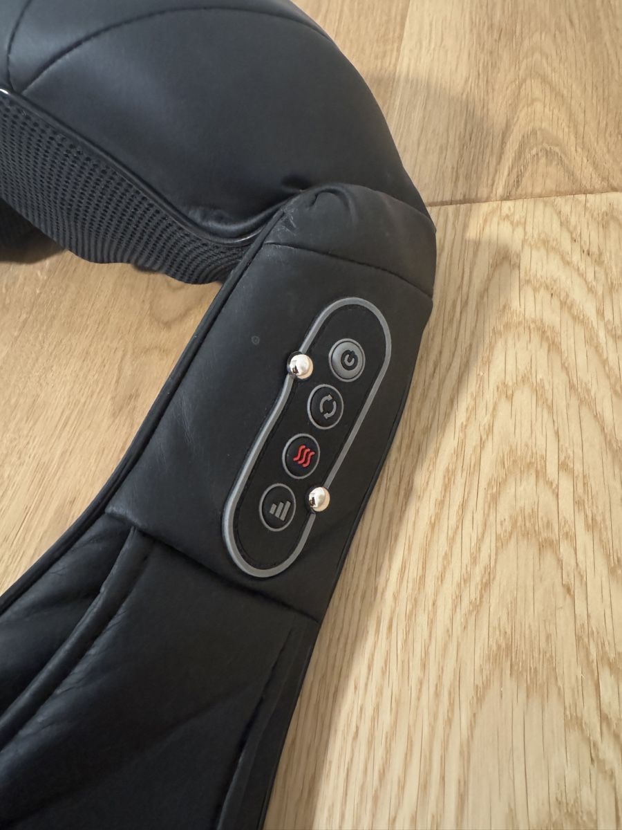 Dispositivi per massaggi: Nackenmassagegerät mit Heizfunktion - neuwertig – Usato da Adligenswil venduto da oexxlin 1