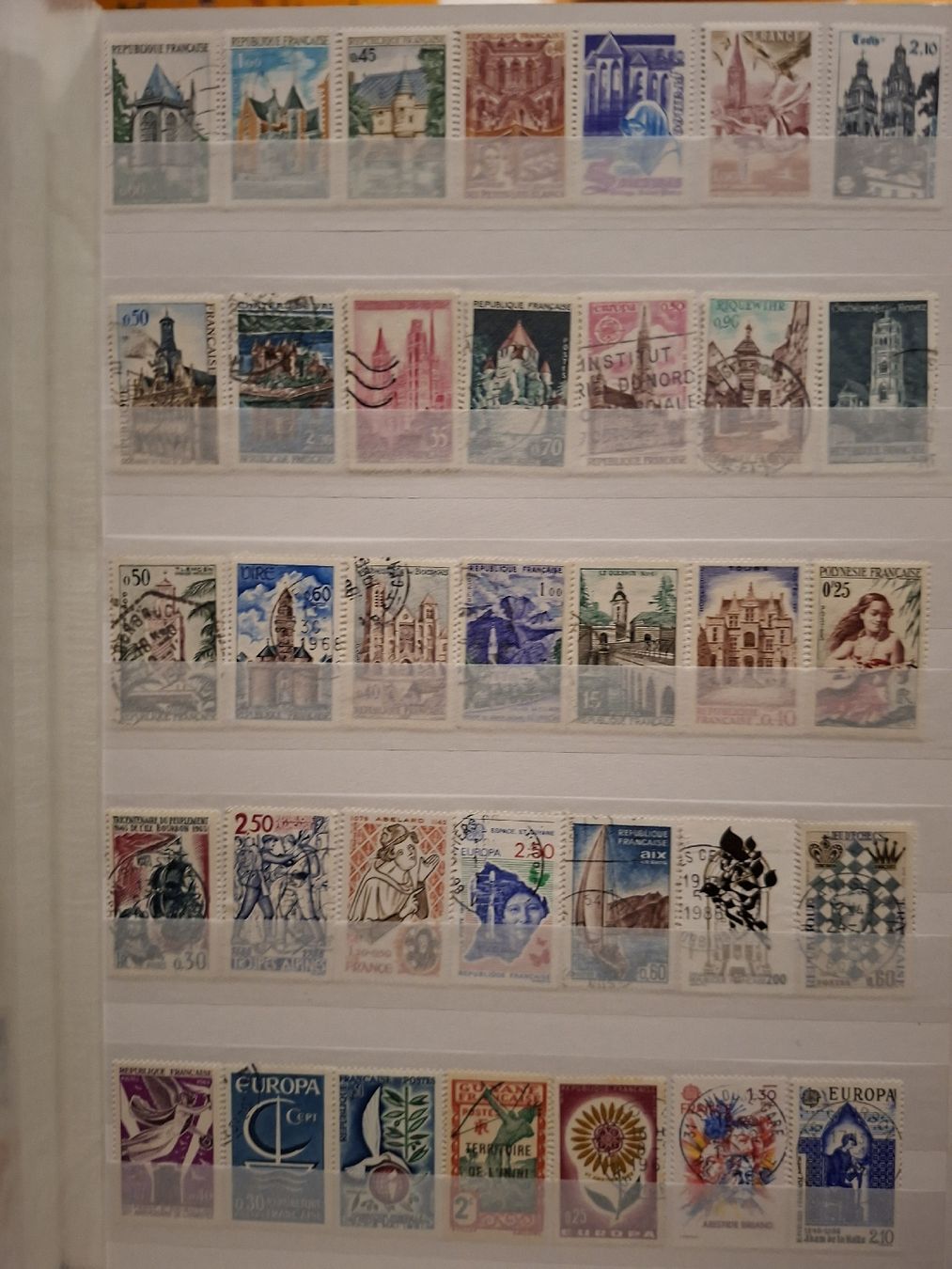 Tutti i francobolli: Briefmarken Album Frankreich eher Modern  – Usato da Balgach venduto da SIMEON27 4
