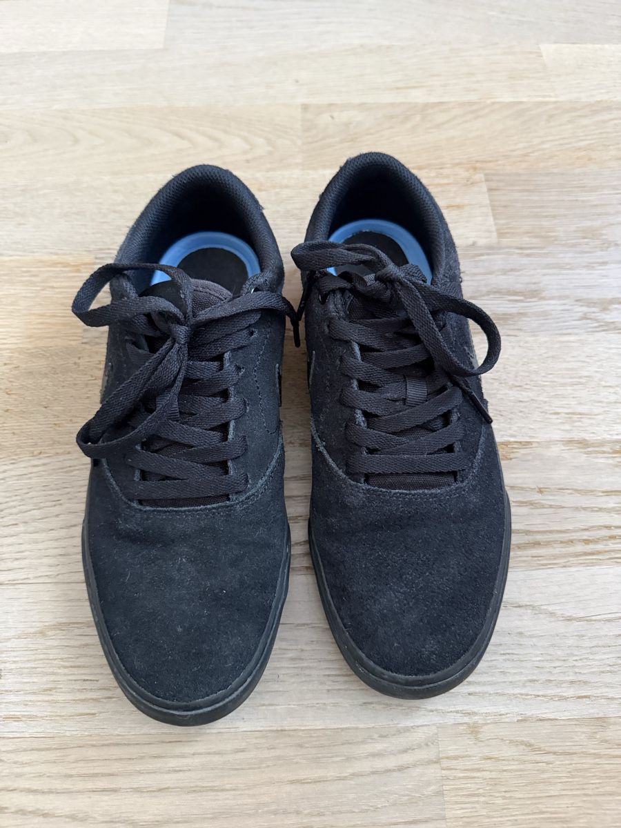 Nike Chaussures femmes: Nike Sneaker schwarz Grösse 40.5 – D'occasion à Rubigen par Elmacino 1