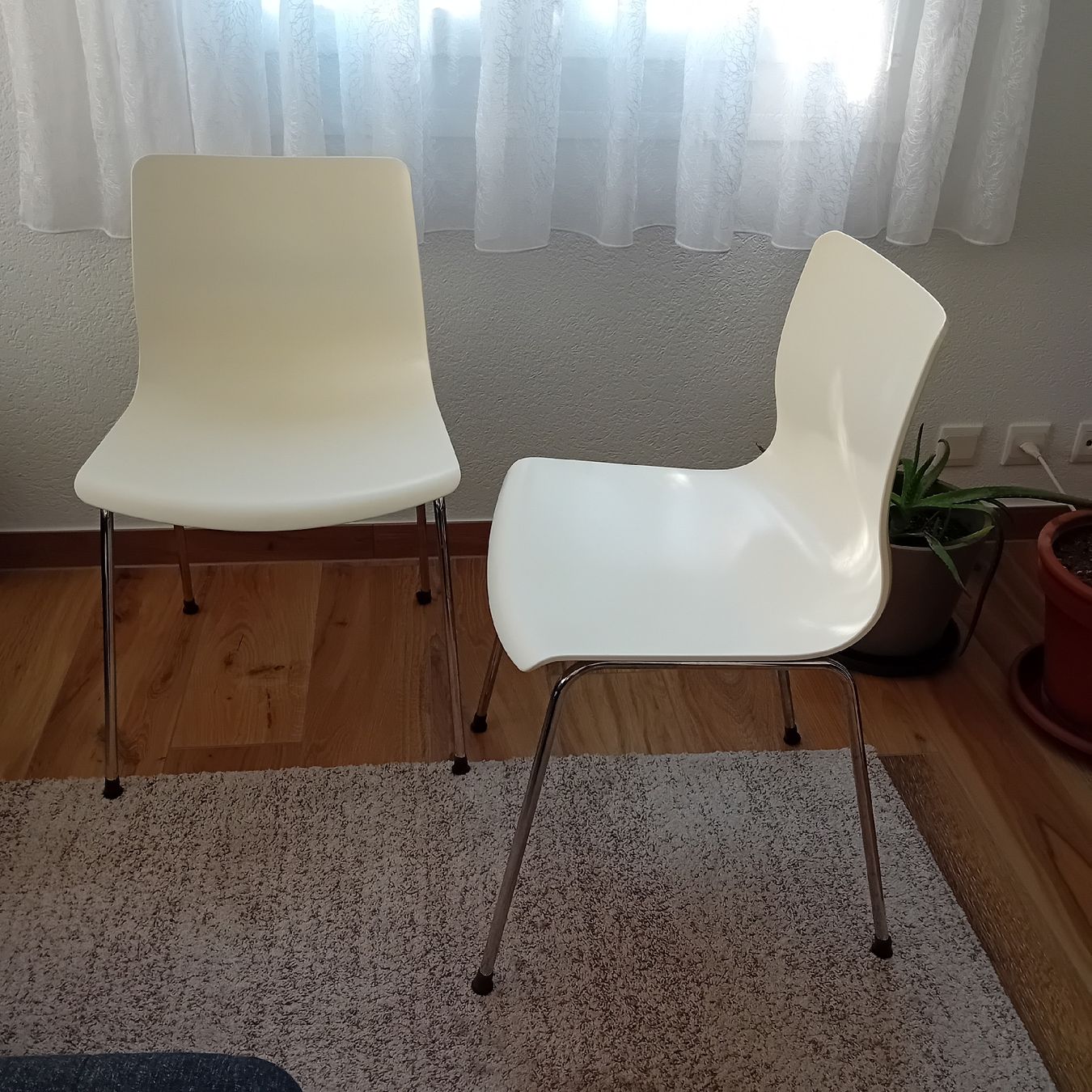 Ikea Sedie: 2 chaises blanches – Usato da Courtaman venduto da emmea 1