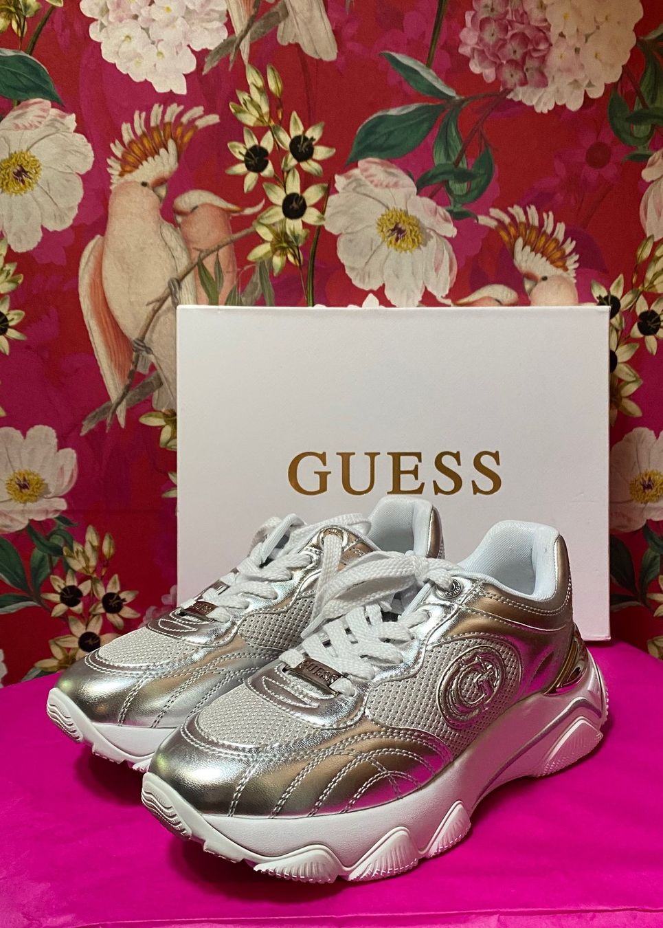 Damenschuhe: GUESS Sneakers – Gebraucht aus Gerra (Verzasca) von trend-corner