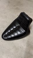 Le Pera Cobra Button Sitzbank für Harley Softail (1984–1999)