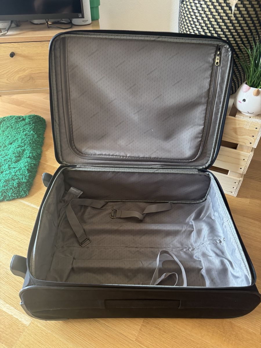 Samsonite Valises de voyage: Black Expandable Cabin Suitcase Samsonite – D'occasion à Morges par melz_28 2