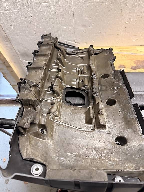 Tutti pezzi di ricambio auto: Bmw 330 motorabdeckung – Usato da Amriswil venduto da ton_w2qk 1