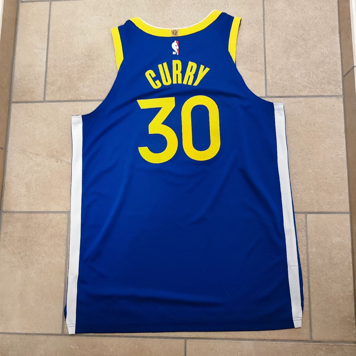 Nike T-shirt: Stephen Curry Jersey - NEUF – Nuovo (secondo la descrizione) da Lamone venduto da ken_8y7h 1