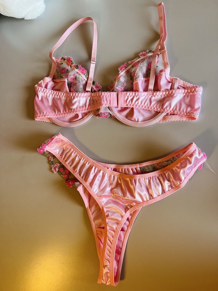 Pink Floral Lingerie Set (Neu und originalverpackt) in Neuchâtel für ...