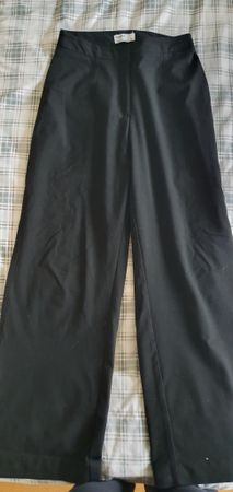 Bershka Schwarze Stoffhose - Gr. 38