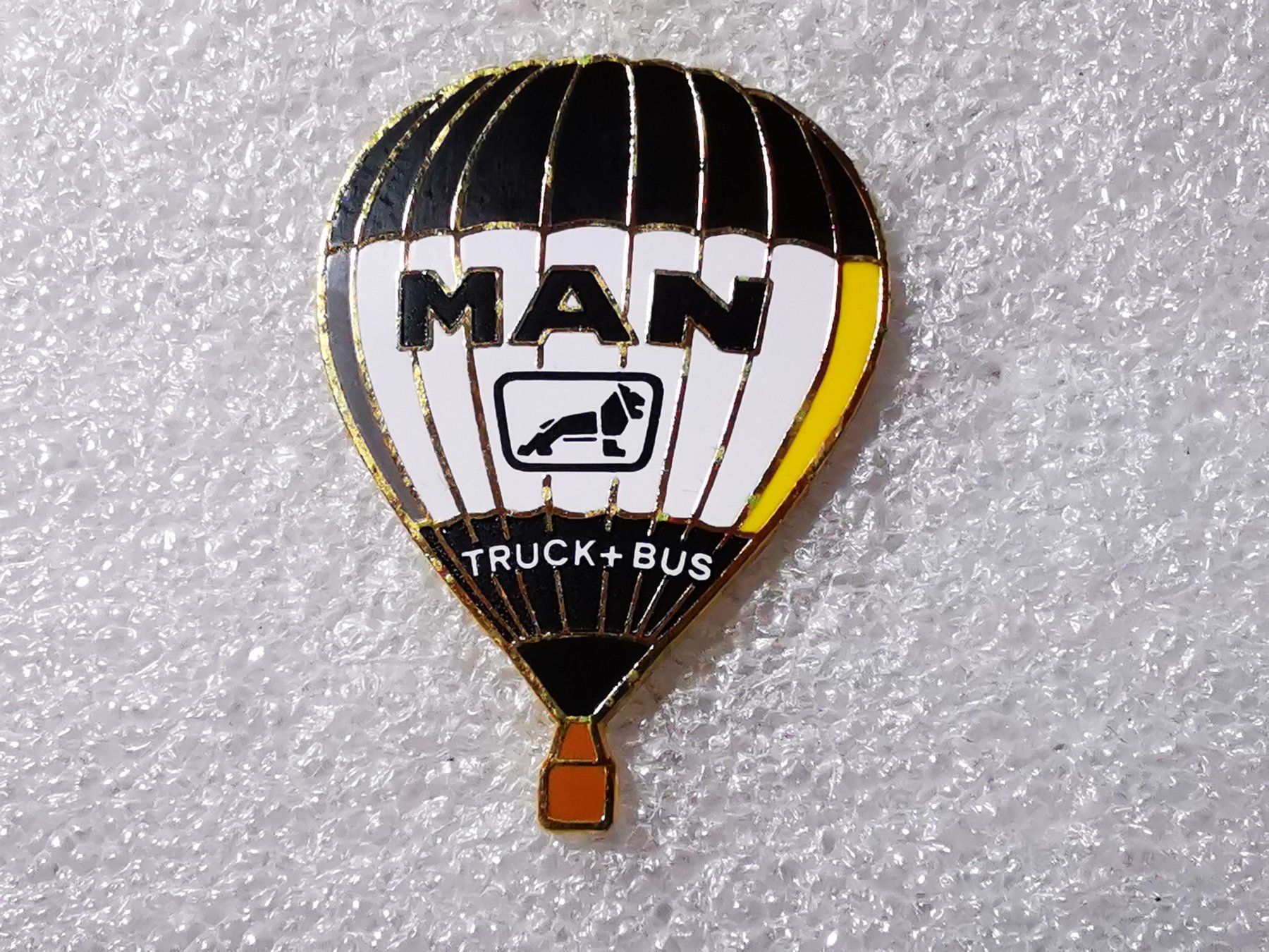 Placchette & Badge: Ansteckpin 68: Luftballon MAN – Usato da Oppligen venduto da Pin-Fall-Shop