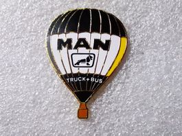 Ansteckpin 68: Luftballon MAN