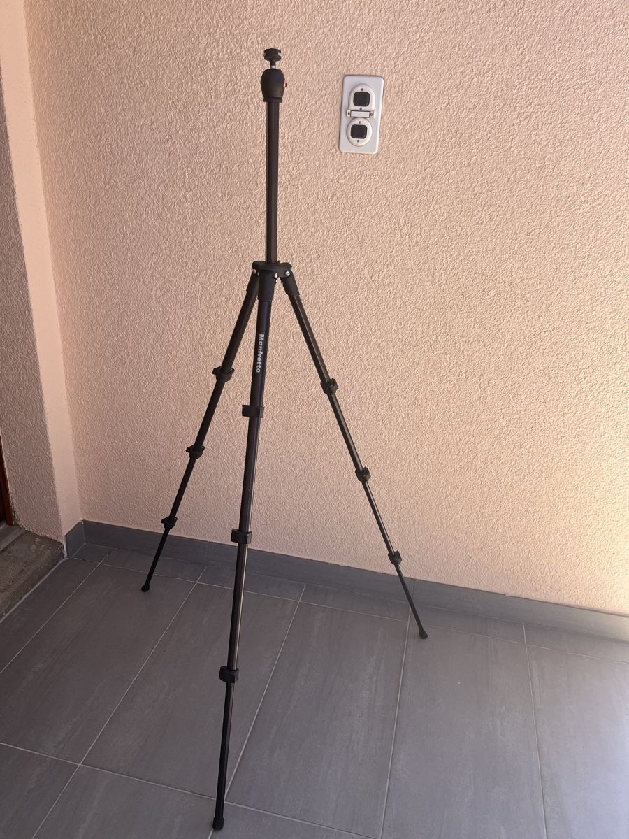 Posters & Illustrations: Tripode Manfrotto compact – D'occasion à Boudry par martin8mum 1
