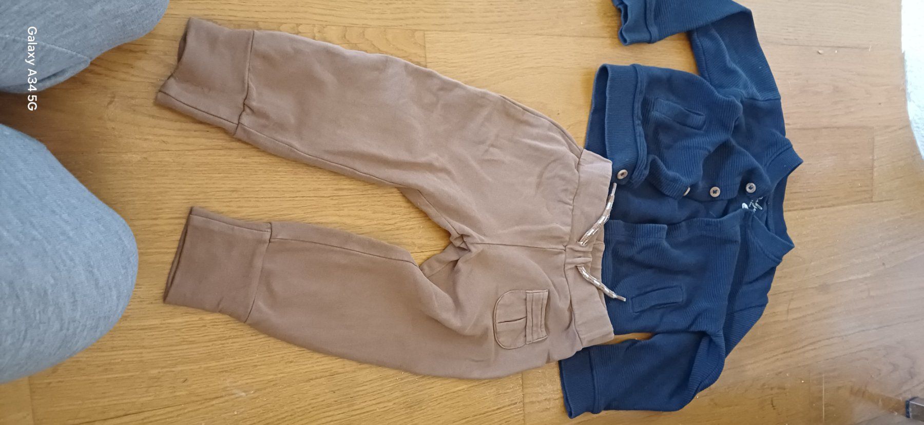 Kleiderpakete & -sets: Kinder Jäckchen & Hose Gr. 86/92 – Gebraucht aus Riniken von Lessy- 6