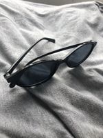Lunettes de soleil ovales noires monture