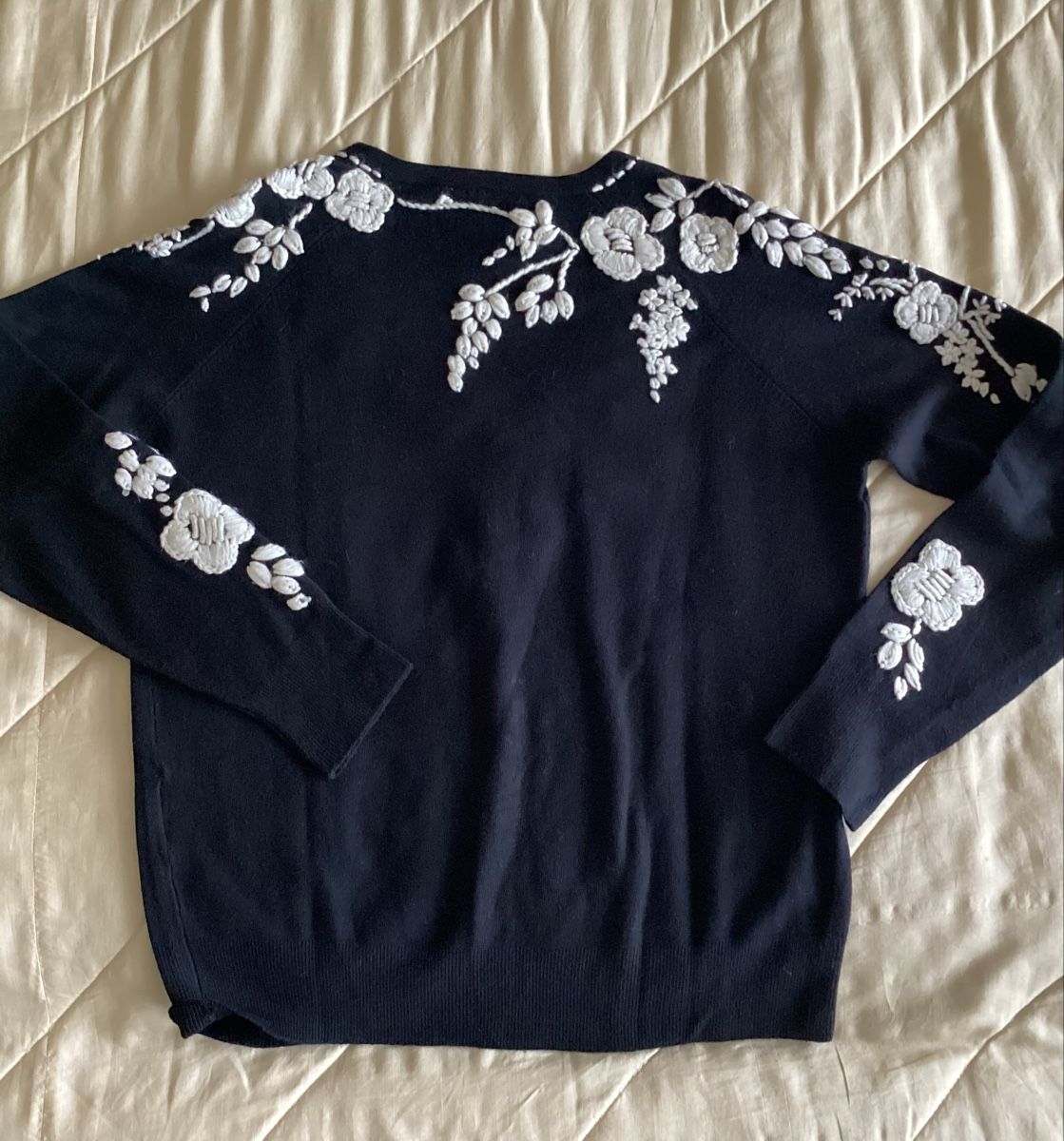 Maglioni & Felpe: Pullover mit Stickerei Grösse M – Usato da Samedan venduto da sylvierosa 3