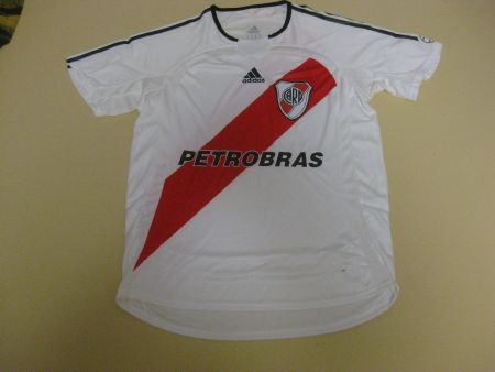 Fussball Trikot RIVER PLATE Size M steht es aber passt bis L