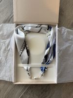 Collier foulard avec perle et strass