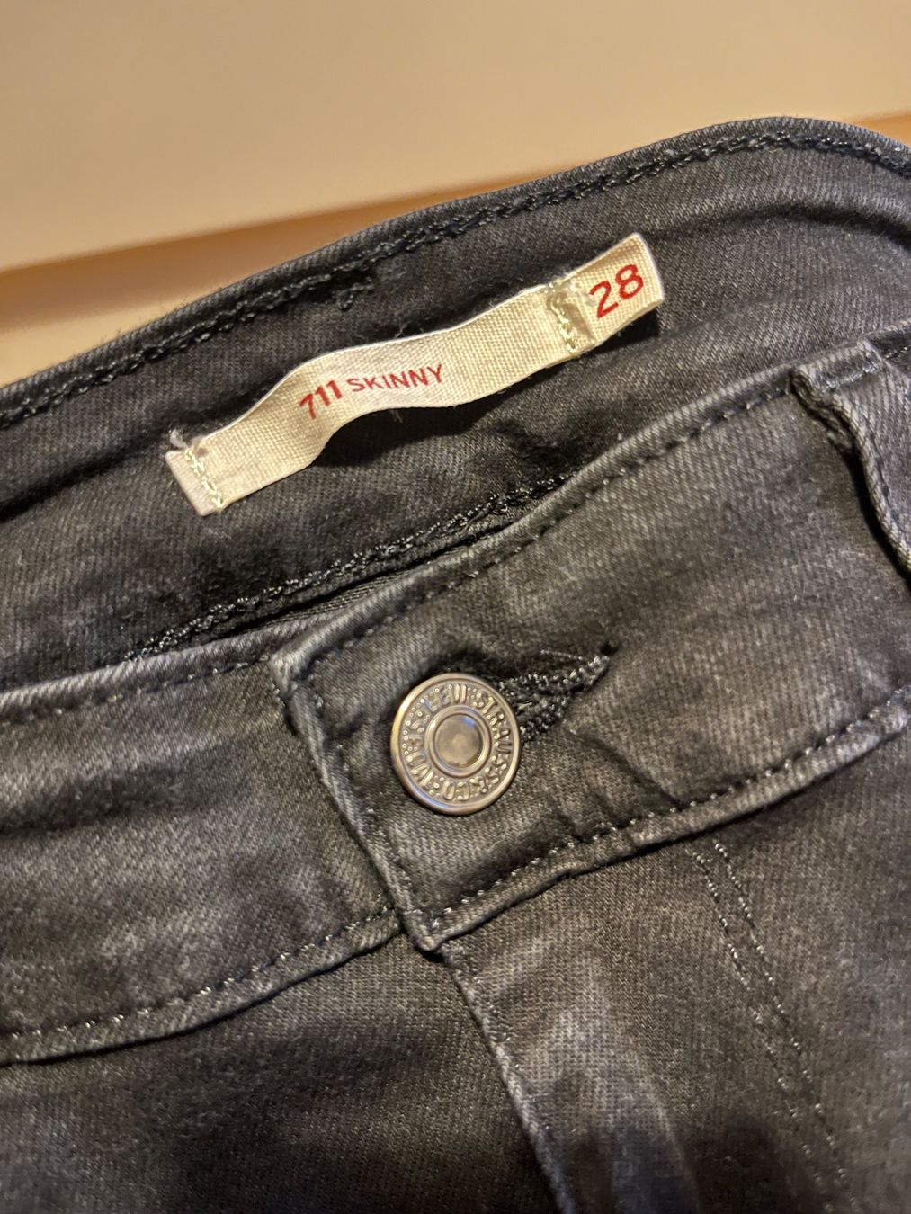 Levi's Jeans: Levi's 711 Skinny Jeans – Usato da Zürich venduto da sar_ghn5 1