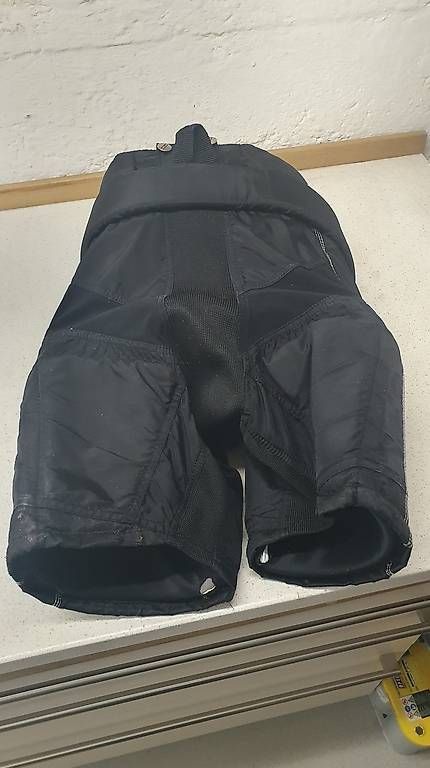 Pantaloni: Itech Eishockeyhosen Junior – Usato da Mühlethurnen venduto da Narr 3
