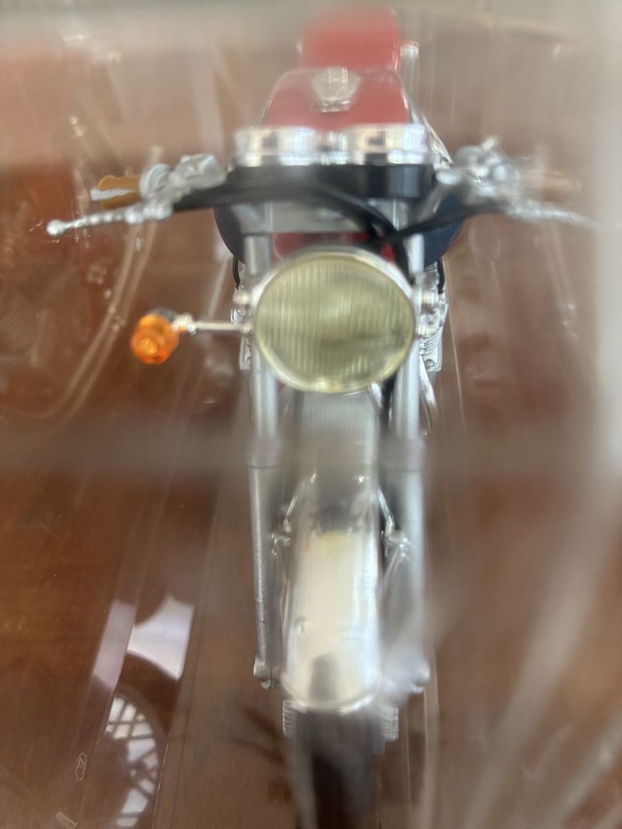 Kit di modellismo & Modellini statici: MV Augusta 750 Modellmotorrad  – Usato da Uetikon am SEE venduto da 110tiger 5