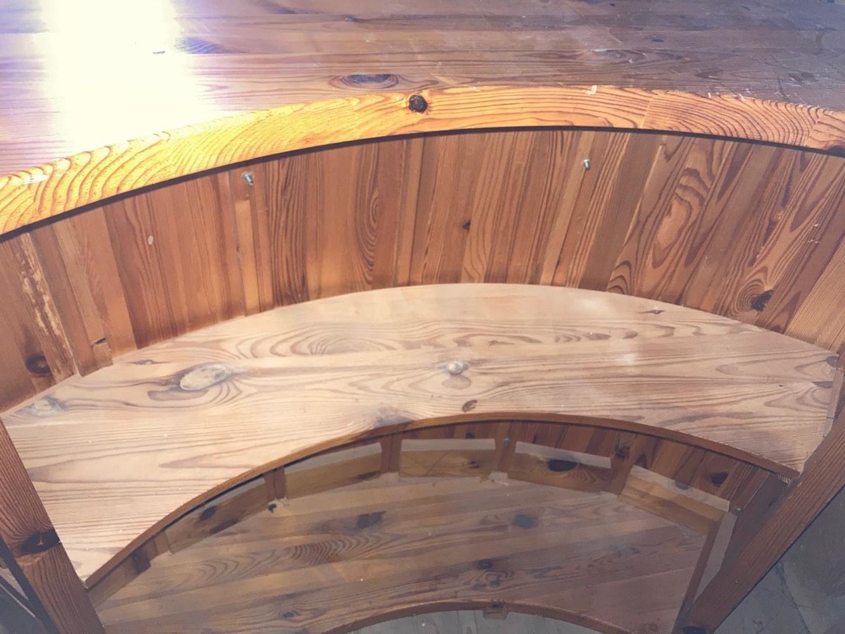 Tische: Schöne Holzbar mit Hocker – Gebraucht aus Winterthur von ani_2sg9 4