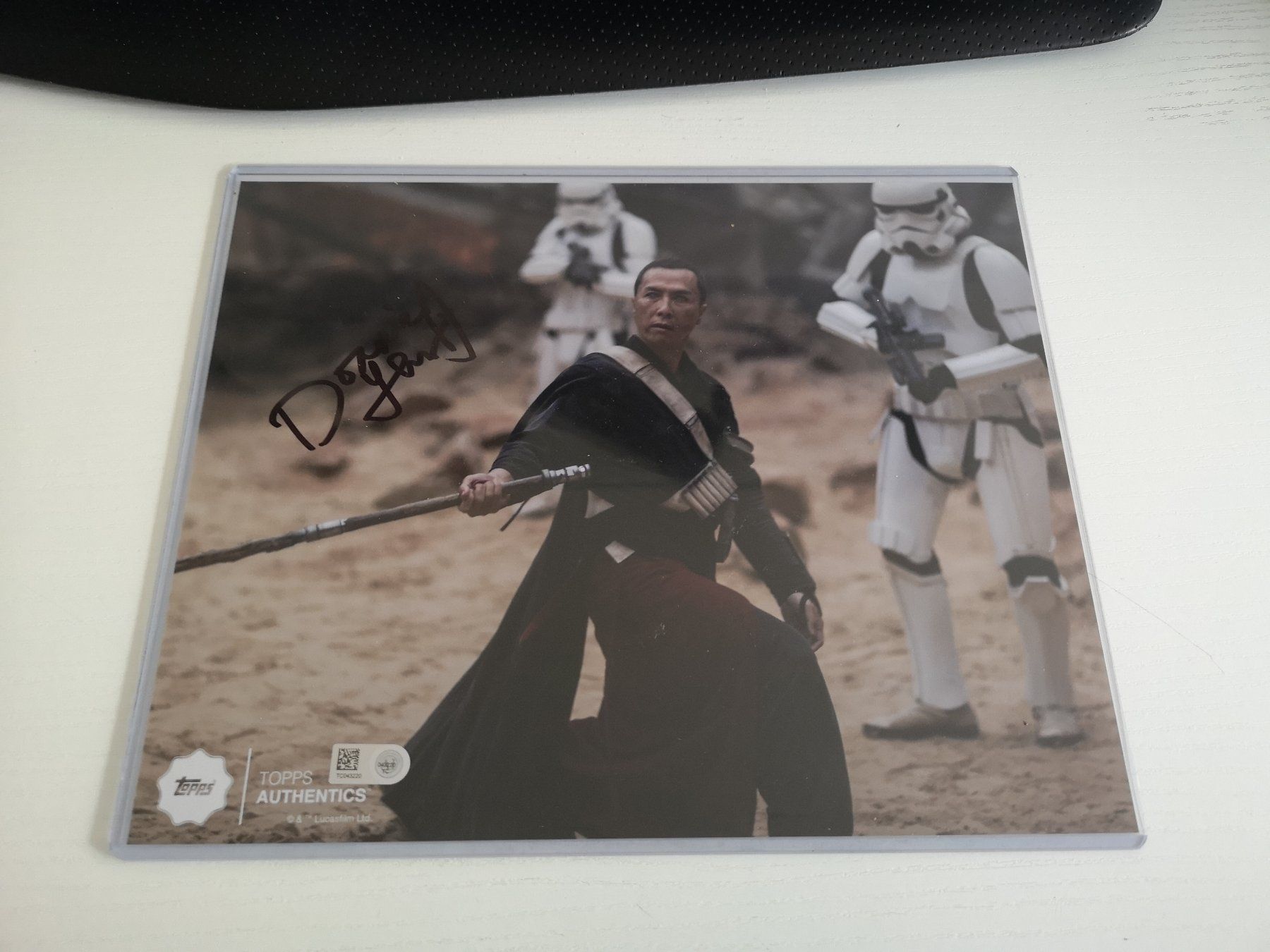 Autografi: Autogramm - Donnie Yen - Star Wars - Rogue One – Nuovo e nell'imballaggio originale da Unterägeri venduto da Kowi1