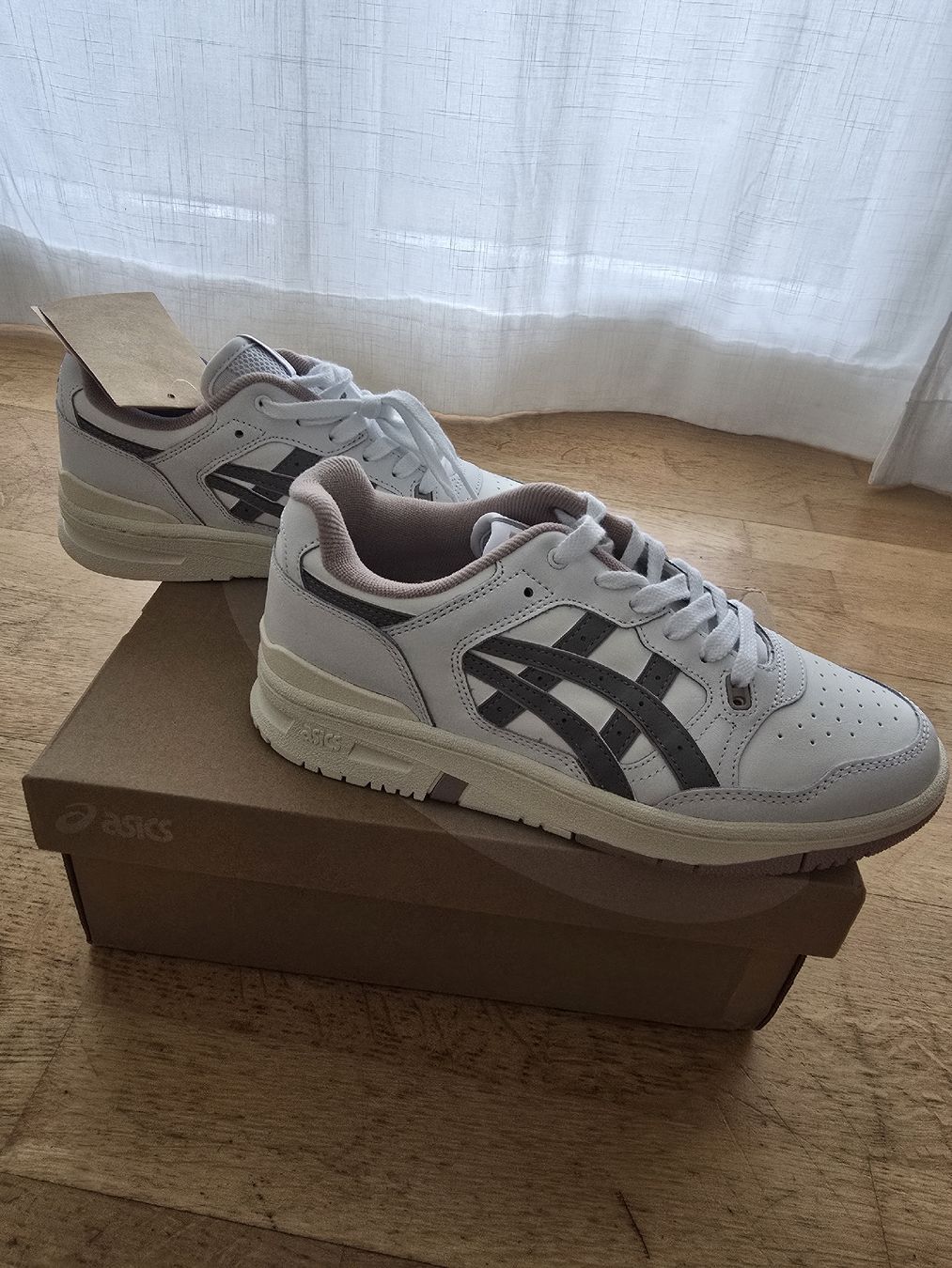 Asics Scarpe da uomo: Asics Sneakers Grösse 39 white/clay grey – Nuovo e nell'imballaggio originale da Männedorf venduto da vanessa0510