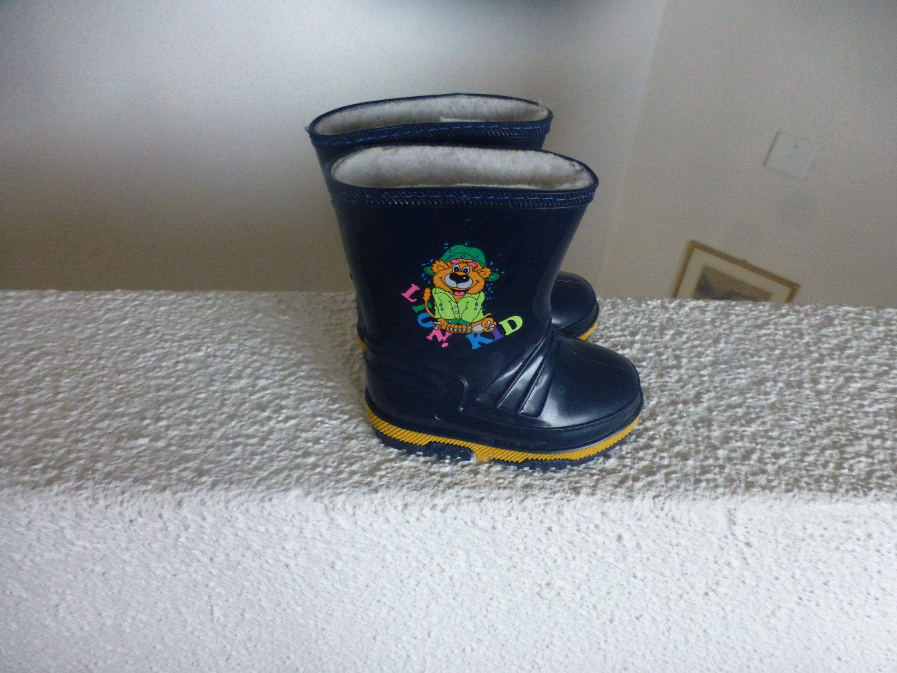Scarpe per ragazzi: Kinderstiefel mit Pelz gefüttert – Usato da Hergiswil NW venduto da annettelia