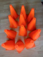 12 Pylonen / Verkehrshütchen, Orange, Top Zustand!