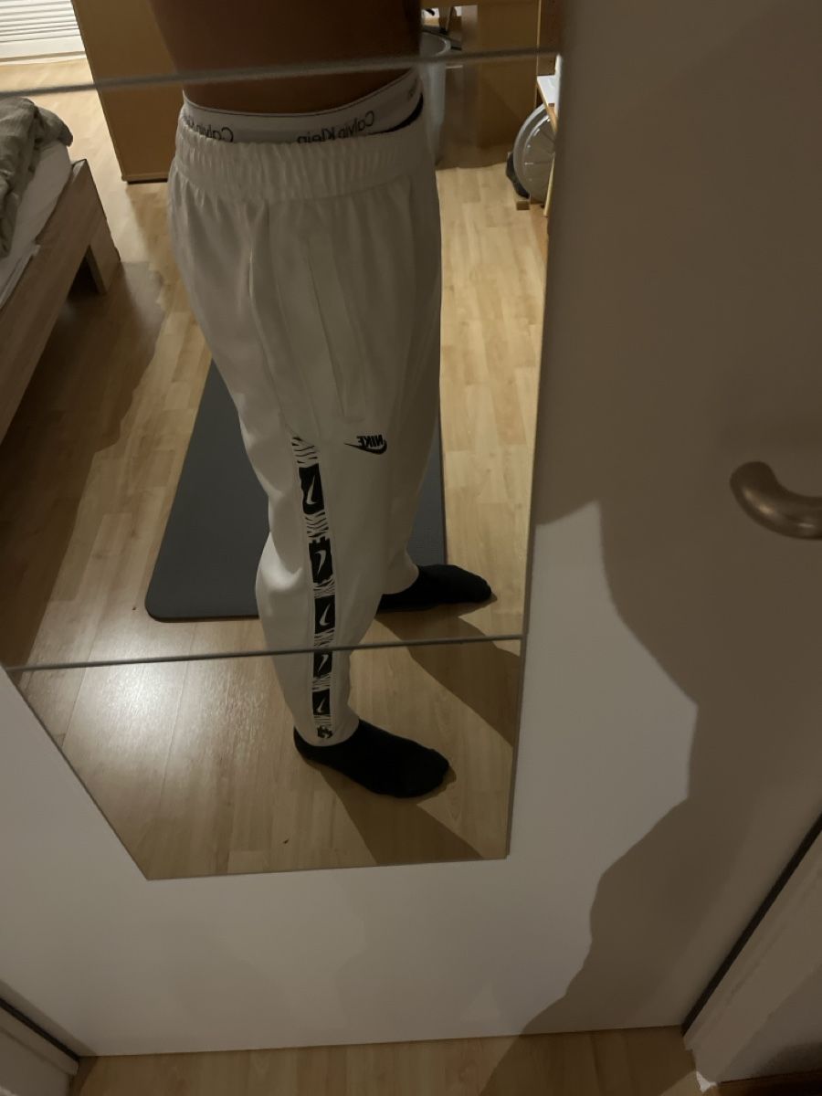 Nike Pantaloni: Weisse Nike Trainerhose limited edition – Usato da Hedingen venduto da sve_js9y 2
