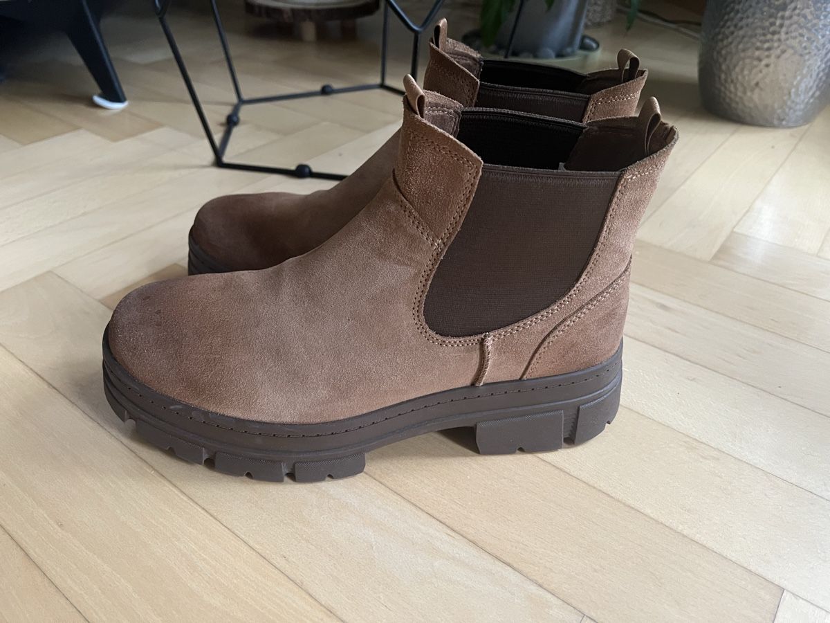 Ugg Herrenschuhe: UGG Brown Suede Chelsea Boots - Size 44- Fall Ready! – Neu (gemäss Beschreibung) aus Zürich von tra_wl8x 2