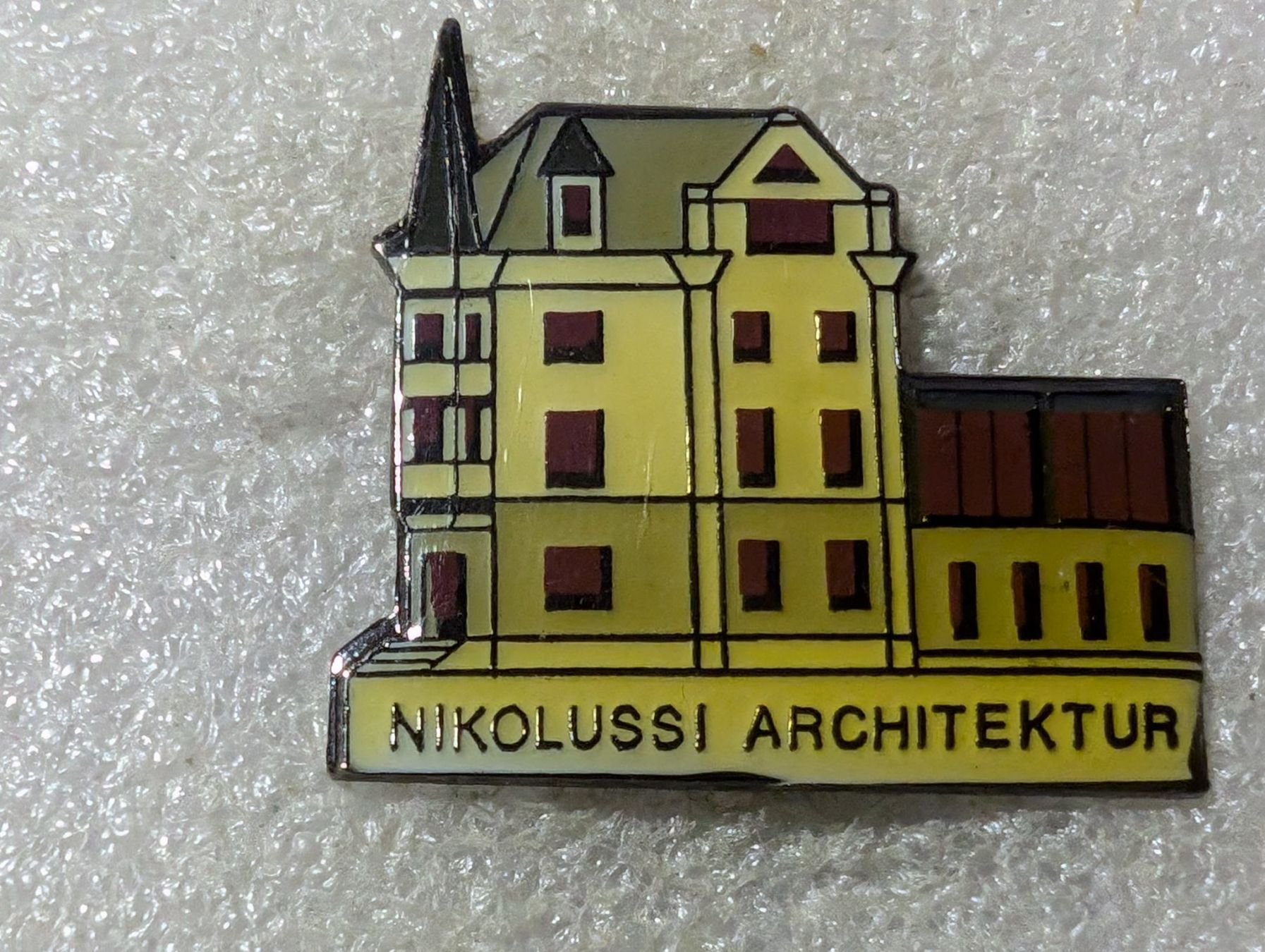Plaketten & Abzeichen: Ansteckpin 143: Nikolussi Architektur – Gebraucht aus Oppligen von Pin-Fall-Shop
