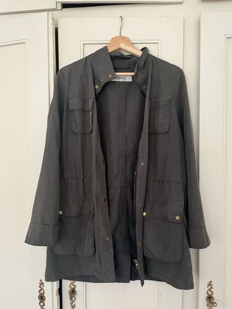 Leichte Frühlingsjacke khaki