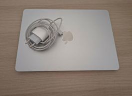 MacBook Air : Apple M2 : 8 GB : M2 2022