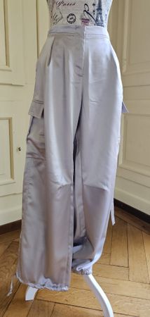 Satin Hose Bershka, hellgrau, Gr. M