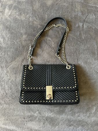 Chic Black Quilted Chain Bag - Stylish Accessory Now!