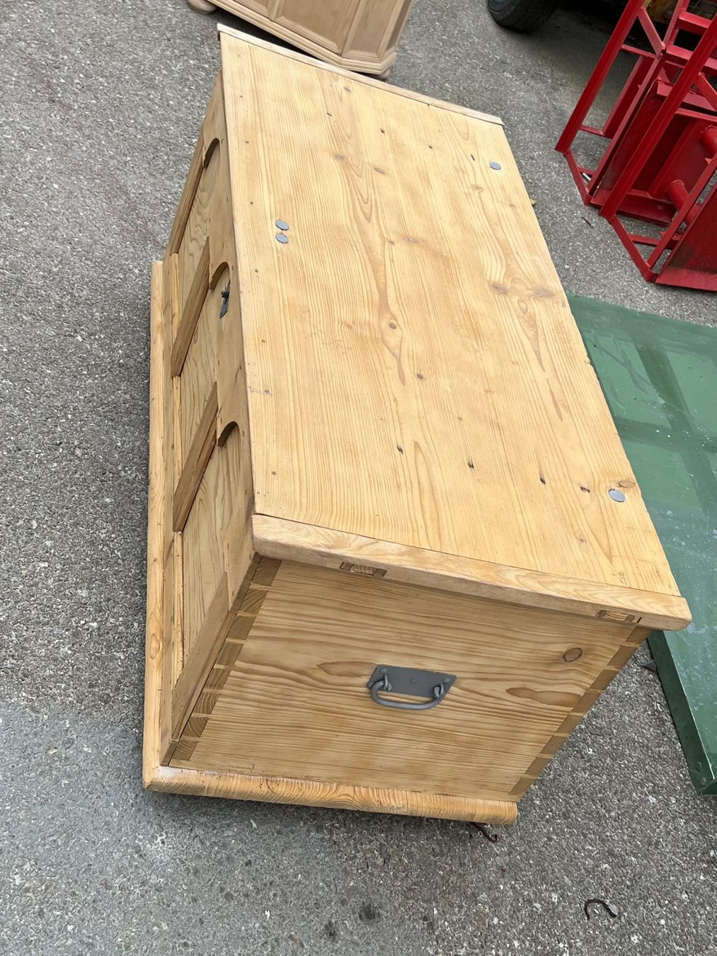 Cassapanche: ART 1054-I Bahut sapin sablé – Usato da Pont-La-Ville venduto da BCMGLEAL 1