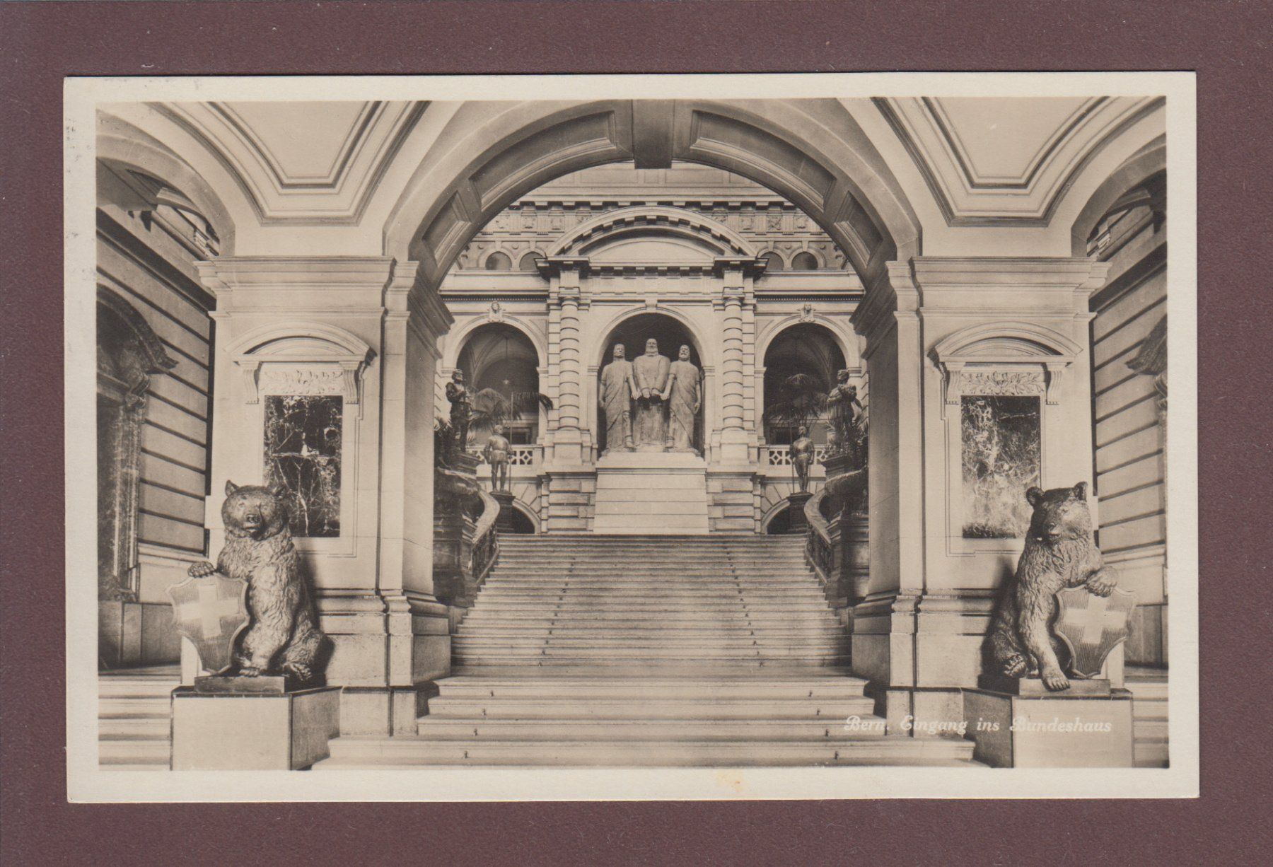 Cartoline postali: BERN - Bundeshaus - Eingang - 1931 – Usato da Pully venduto da nicecards