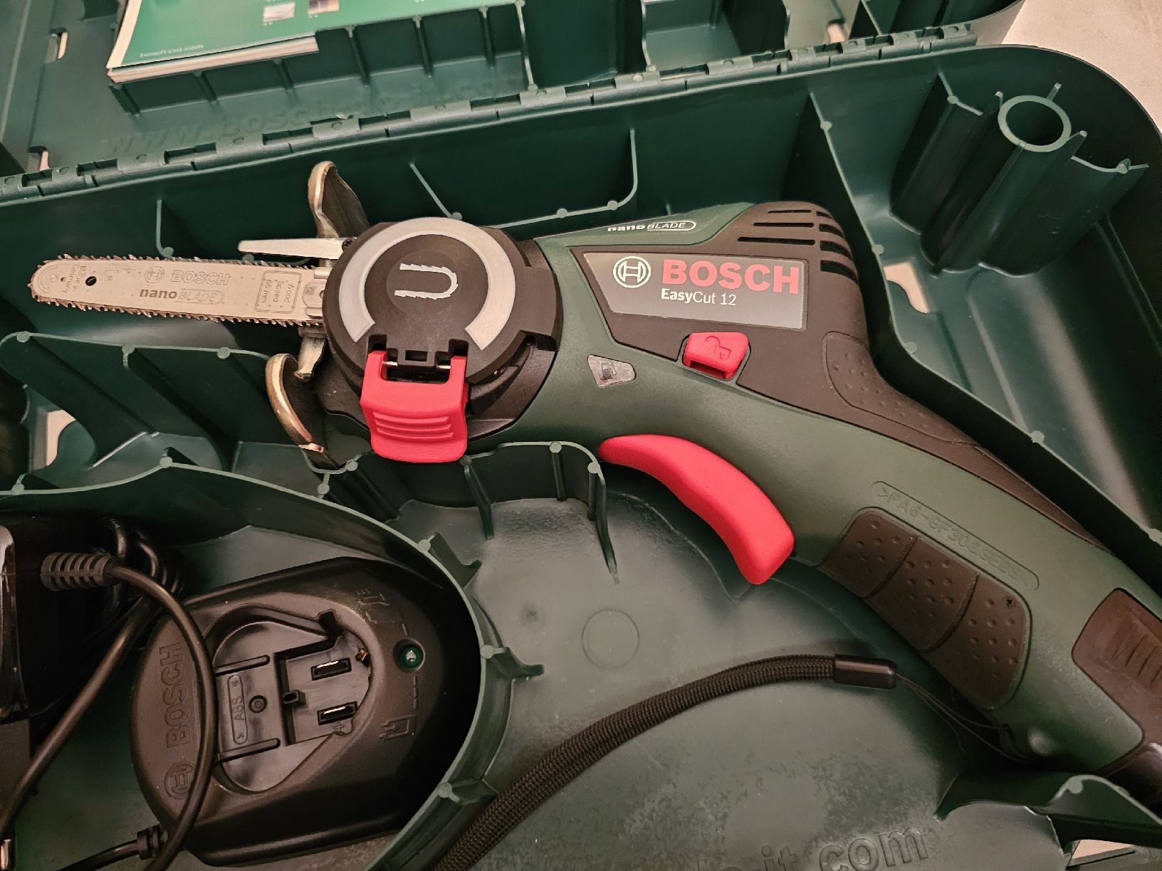 Bosch Seghe: Bosch EasyCut 12 mit Akku und Ladegerät – Usato da Glis venduto da Briger 3