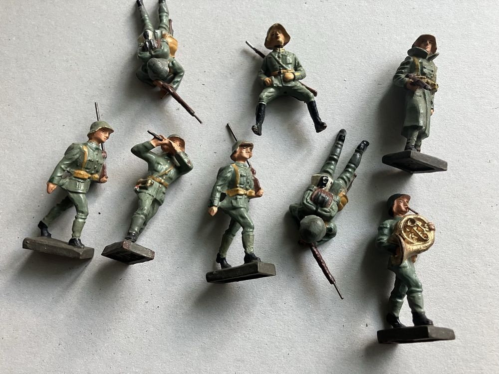 Group of Lineol / Elastolin figures 1