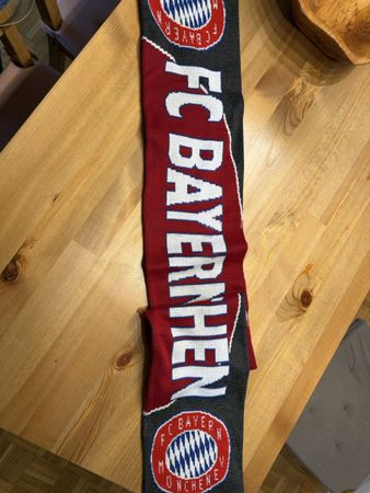 FC Bayern M. Schal - Ein Muss für jeden Fan im Winter! ⚽️🧣