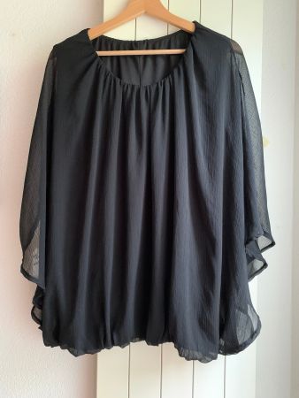 2-lagige Bluse schwarz passend für 44/46, super kaschierend