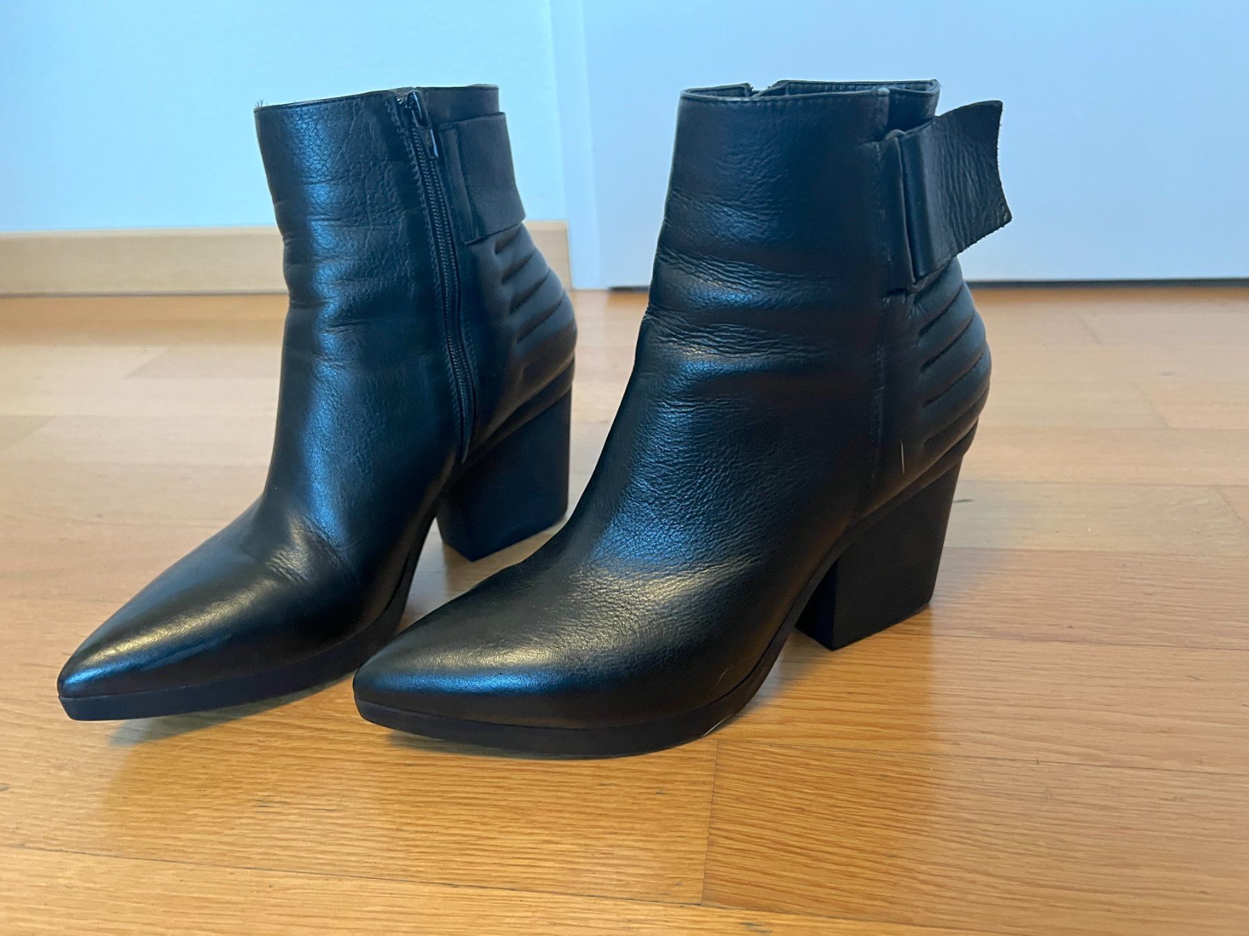 Vic Matié Scarpe da donna: Coole Ankle Boots von Vic Matie Gr. 39 – Usato da Binningen venduto da criss-cross