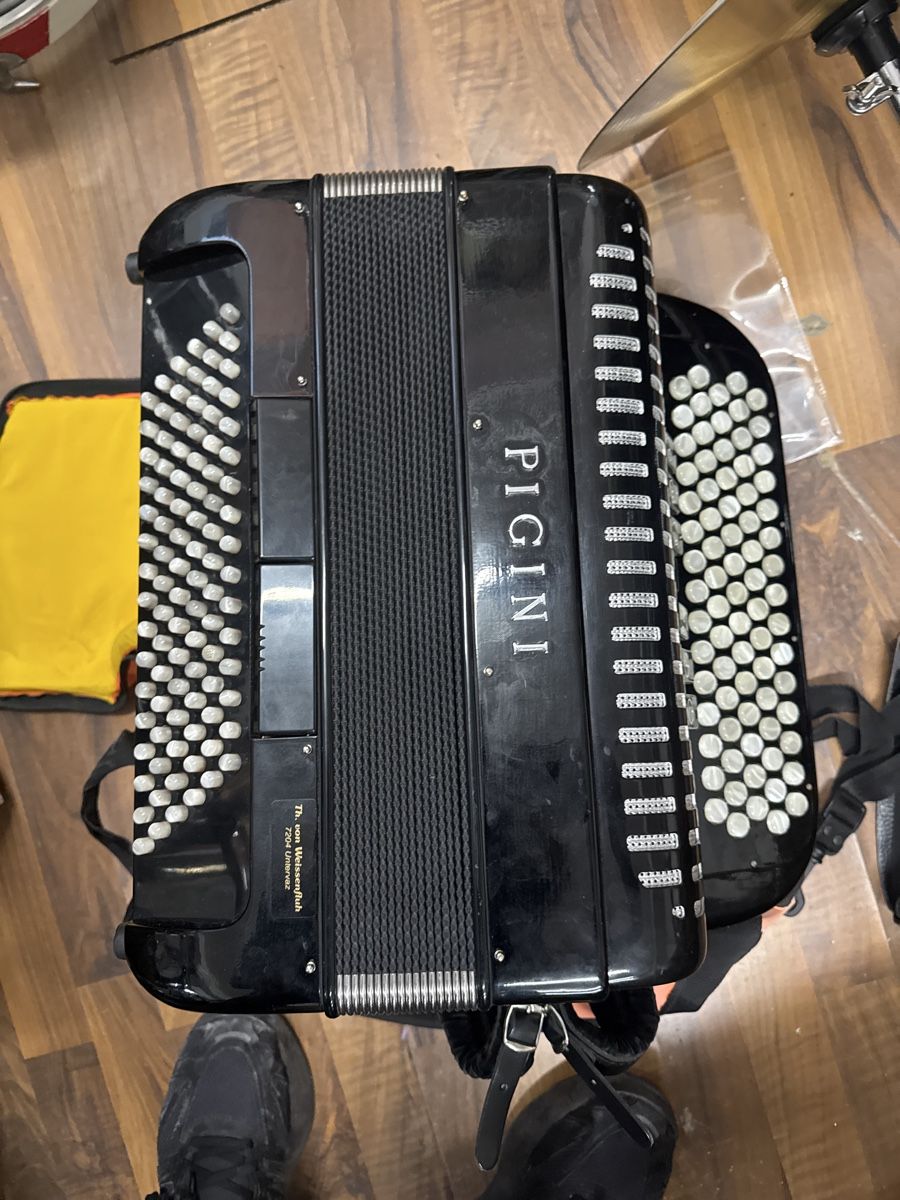 Strumenti musicali: Pigini akkordeon 3 chörig c-griff – Usato da Strengelbach venduto da HeidiHeidi09