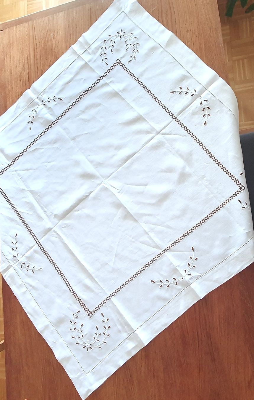 Altra biancheria da tavola: Ancienne nappe carrée brodée, 95 x 100 cm – Usato da Lausanne venduto da venise001 3