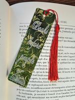 Marque-page métal Books Before People, fait main, vert/rouge