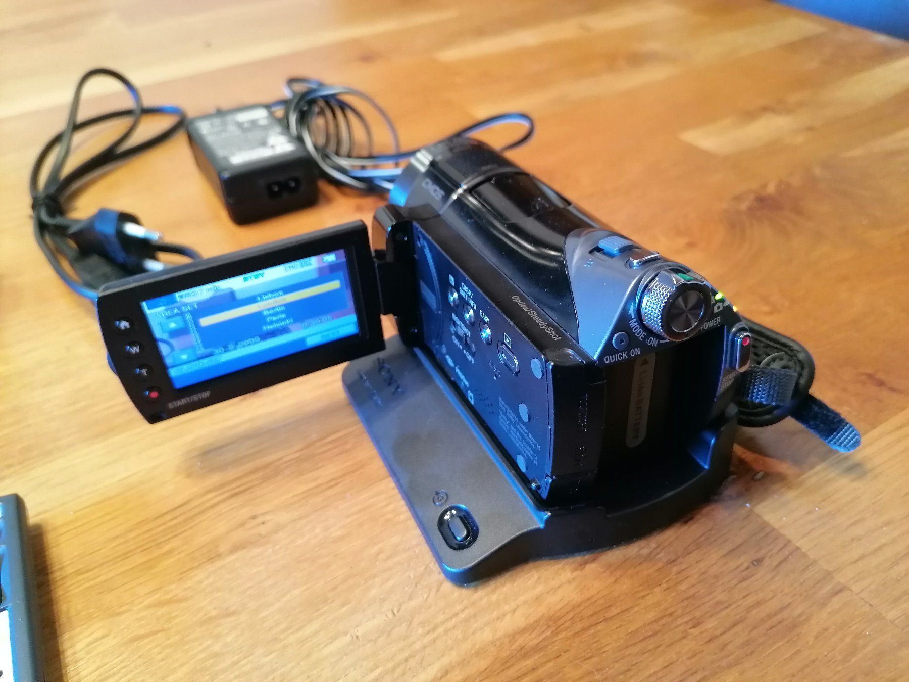 Sony Caméscopes: SONY Handycam HDR-CX12E – D'occasion à Wiezikon b.Sirnach par Amen 2