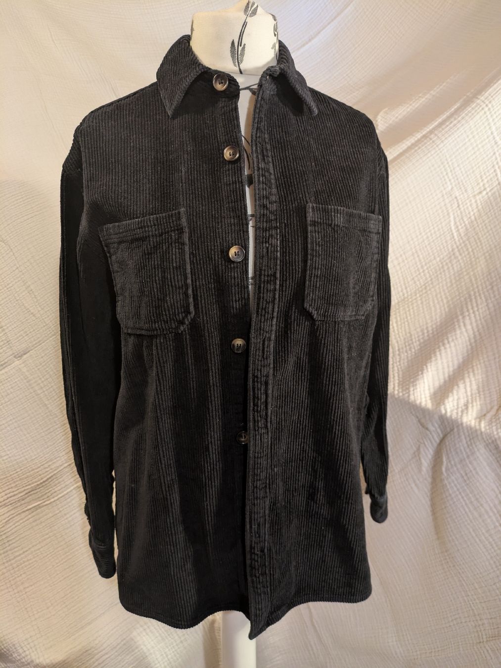 Vestes: Cordhemd/-jacke Grösse S – D'occasion à Schwyz par Magdalena86