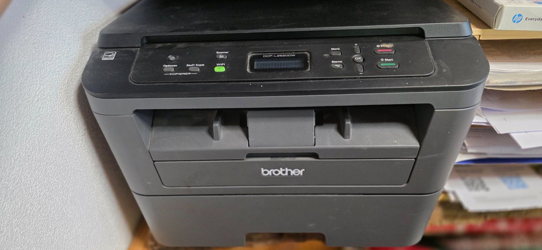 Brother Stampanti: Brother DCP-L2520DW Duplex-Laser-Multifunktionsdrucker – Usato da Serneus venduto da geepz